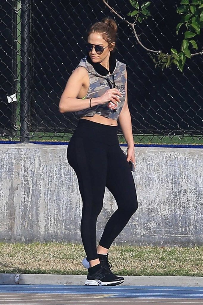 Jennifer Lopez Does a Hard Workout in Los Angeles 12/31/2017-1