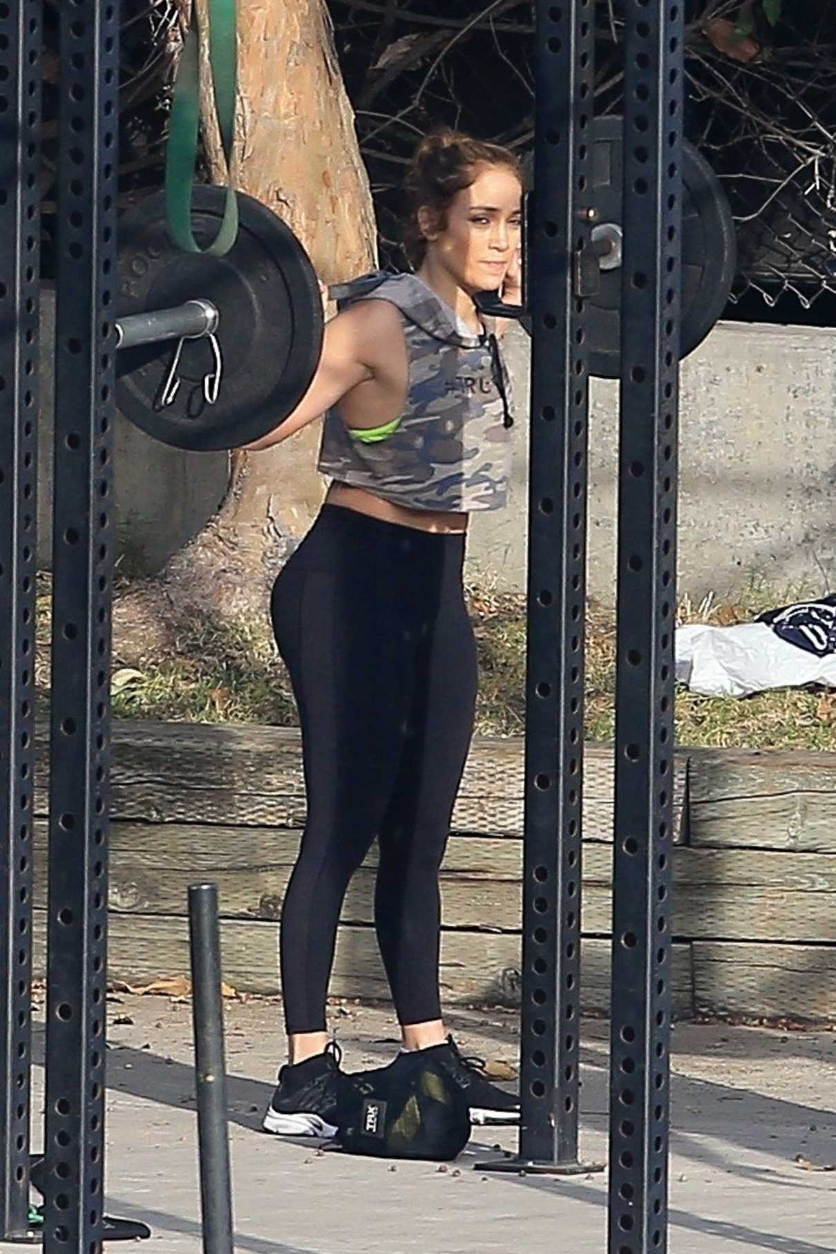 Jennifer Lopez Does a Hard Workout in Los Angeles 12/31/2017-4