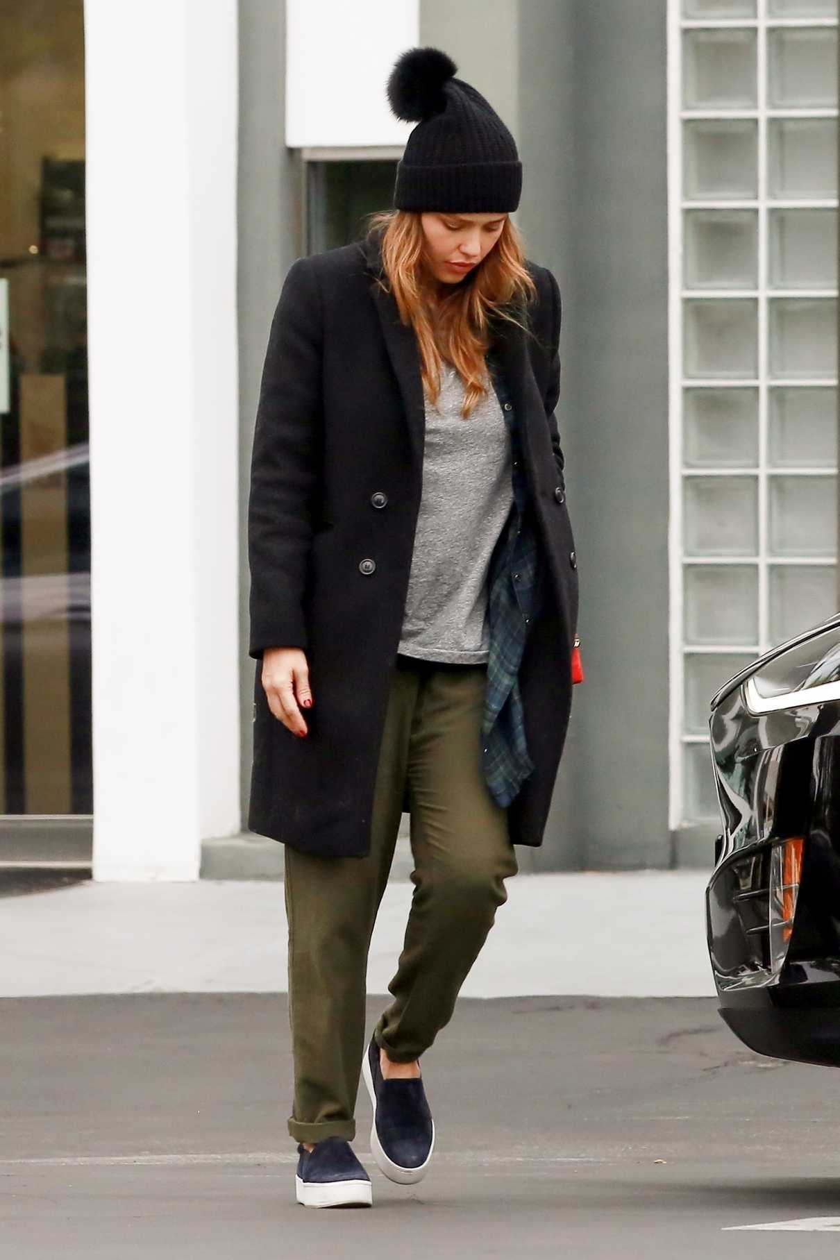 Jessica Alba Does Some Shopping at Fred Segal in West Hollywood 01/19/2018-3