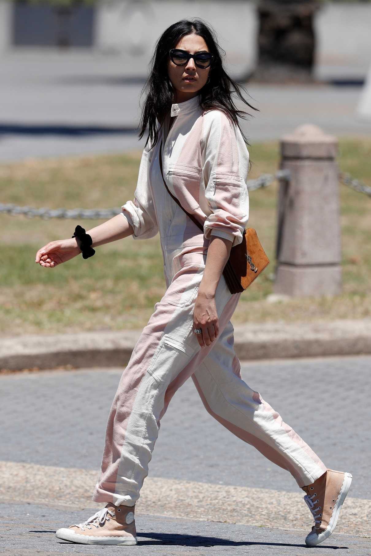 Jessica Gomes Strols Around Bondi, Australia 01/18/2018-3