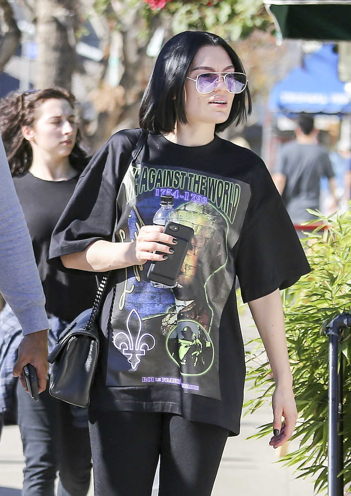 Jessie J Grabs a Drink Out in Los Angeles 01/13/2018-5