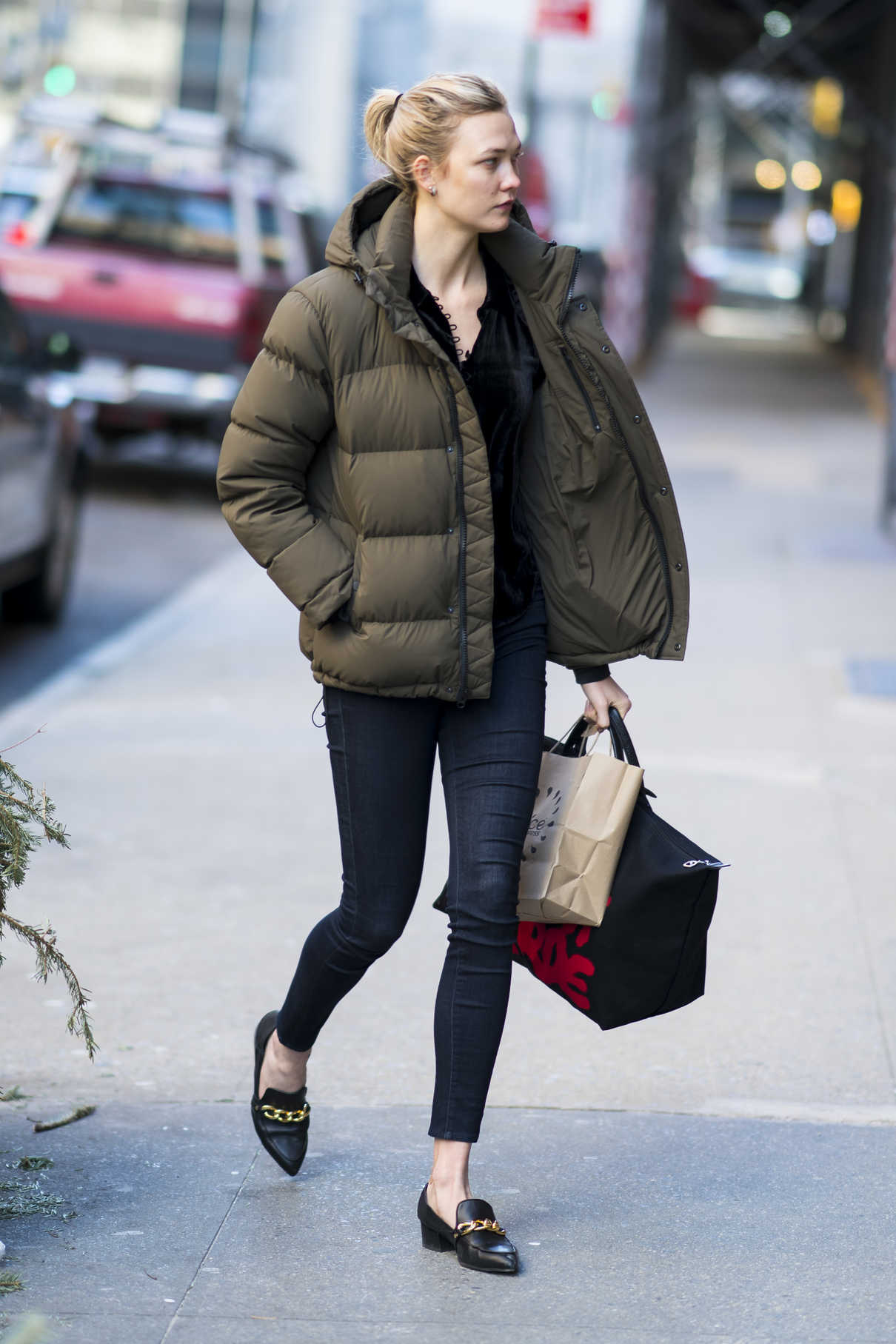 Karlie Kloss Visits a Friend in New York 01/15/2018-2