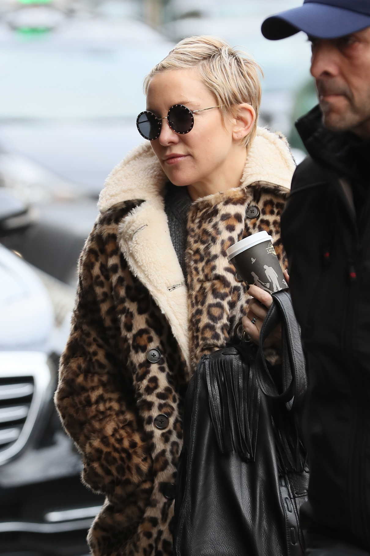 Kate Hudson Goes at the Taxidermist in Paris 01/24/2018-5