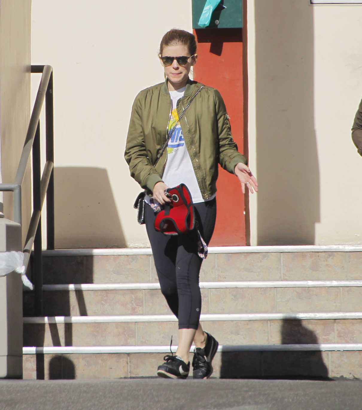 Kate Mara Takes Her Dog to the Hospital in LA 01/24/2018-5
