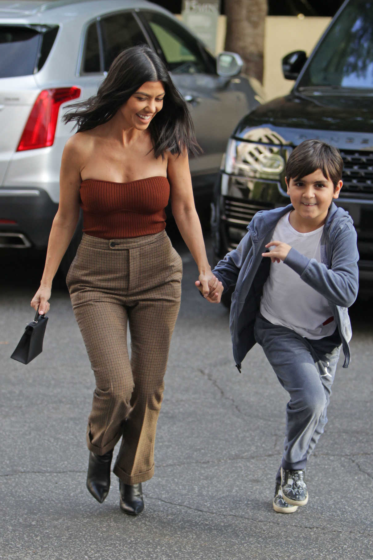 Kourtney Kardashian Brings Her Son to an Art Class in LA 01/24/2018-4