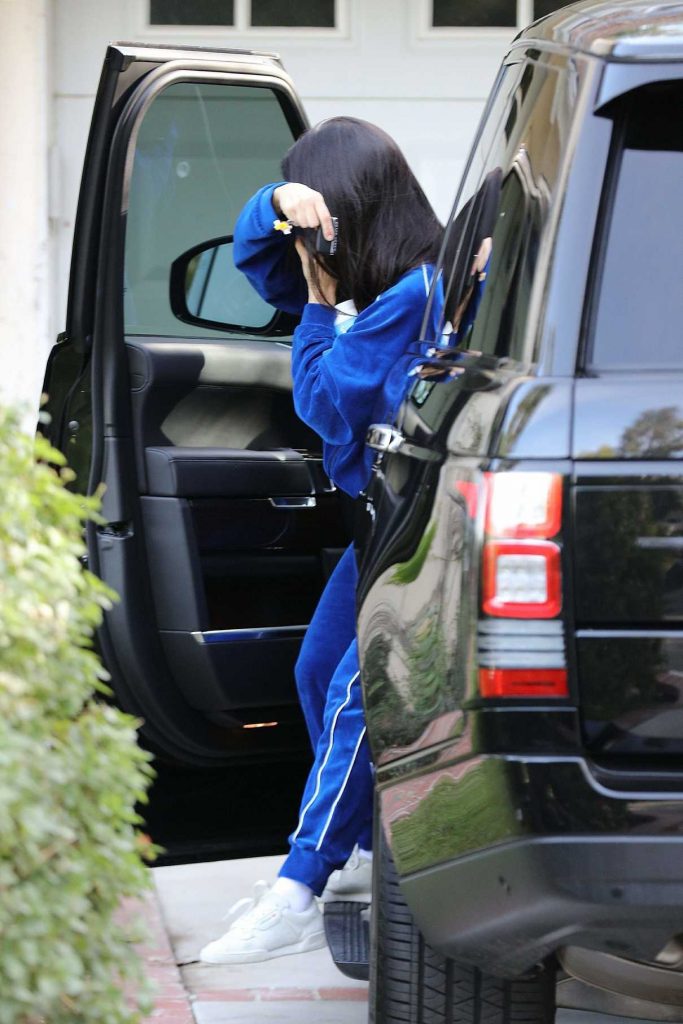 Kourtney Kardashian Visits a Friend's Home in Tarzana 01/02/2018-1