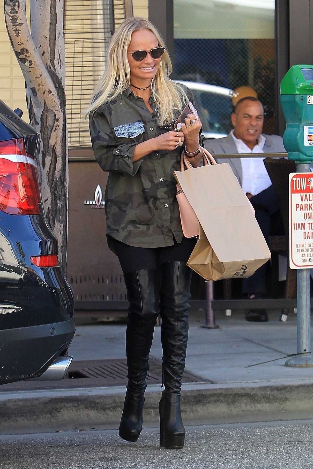 Kristin Chenoweth Leaves a Restaurant in Beverly Hills 01/17/2018-2