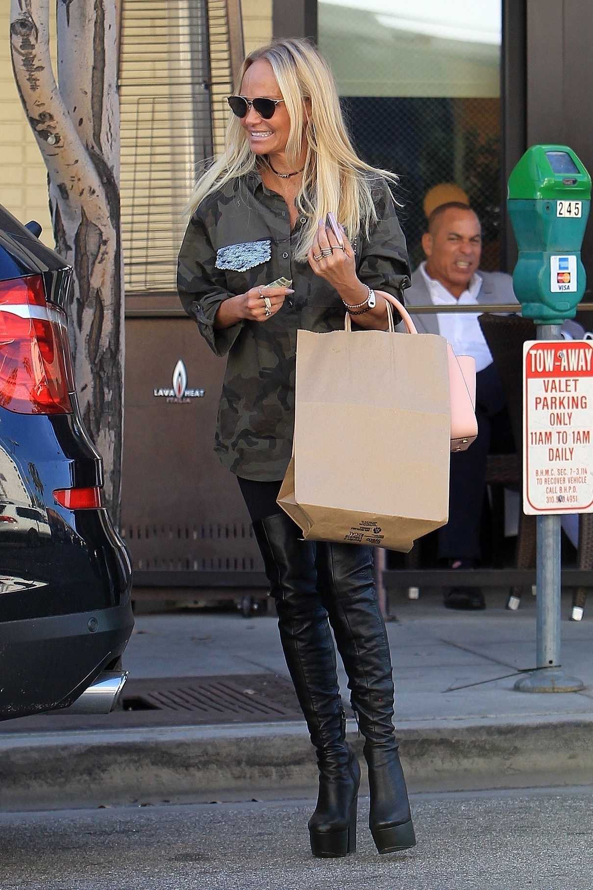 Kristin Chenoweth Leaves a Restaurant in Beverly Hills 01/17/2018-3