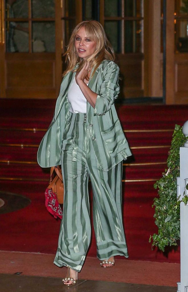 Kylie Minogue Leaves the Ritz Hotel in Paris 01/17/2018-1