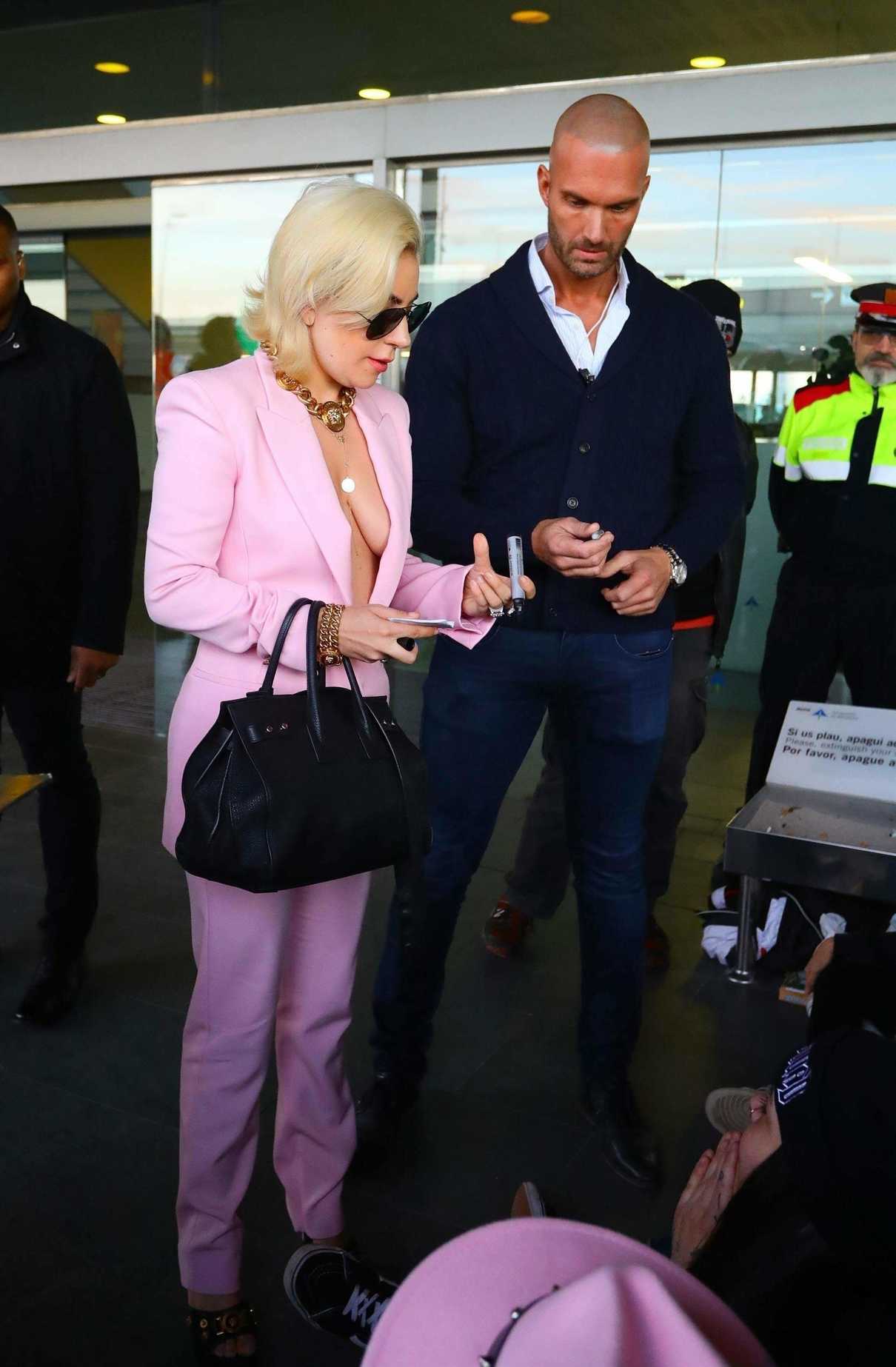 Lady Gaga Arrives at Barcelona-El Prat Airport in Barcelona 01/11/2018-4