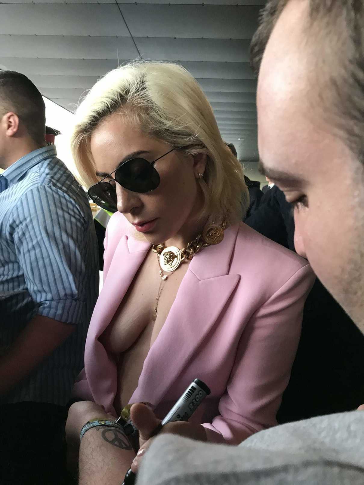 Lady Gaga Arrives at Barcelona-El Prat Airport in Barcelona 01/11/2018-5