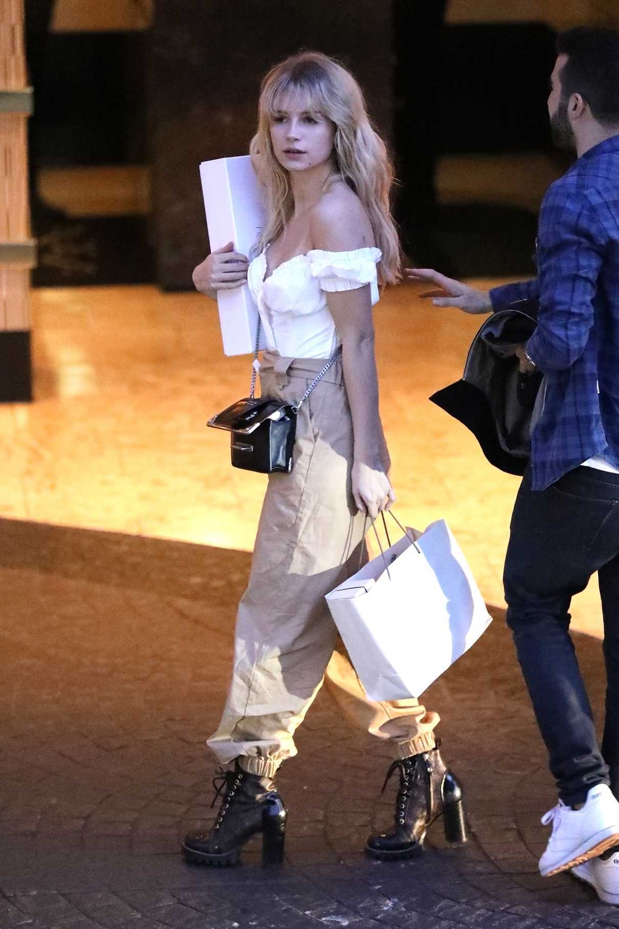 Lottie Moss Gets Dropped off at Her Hotel in Los Angeles 01/26/2018-2