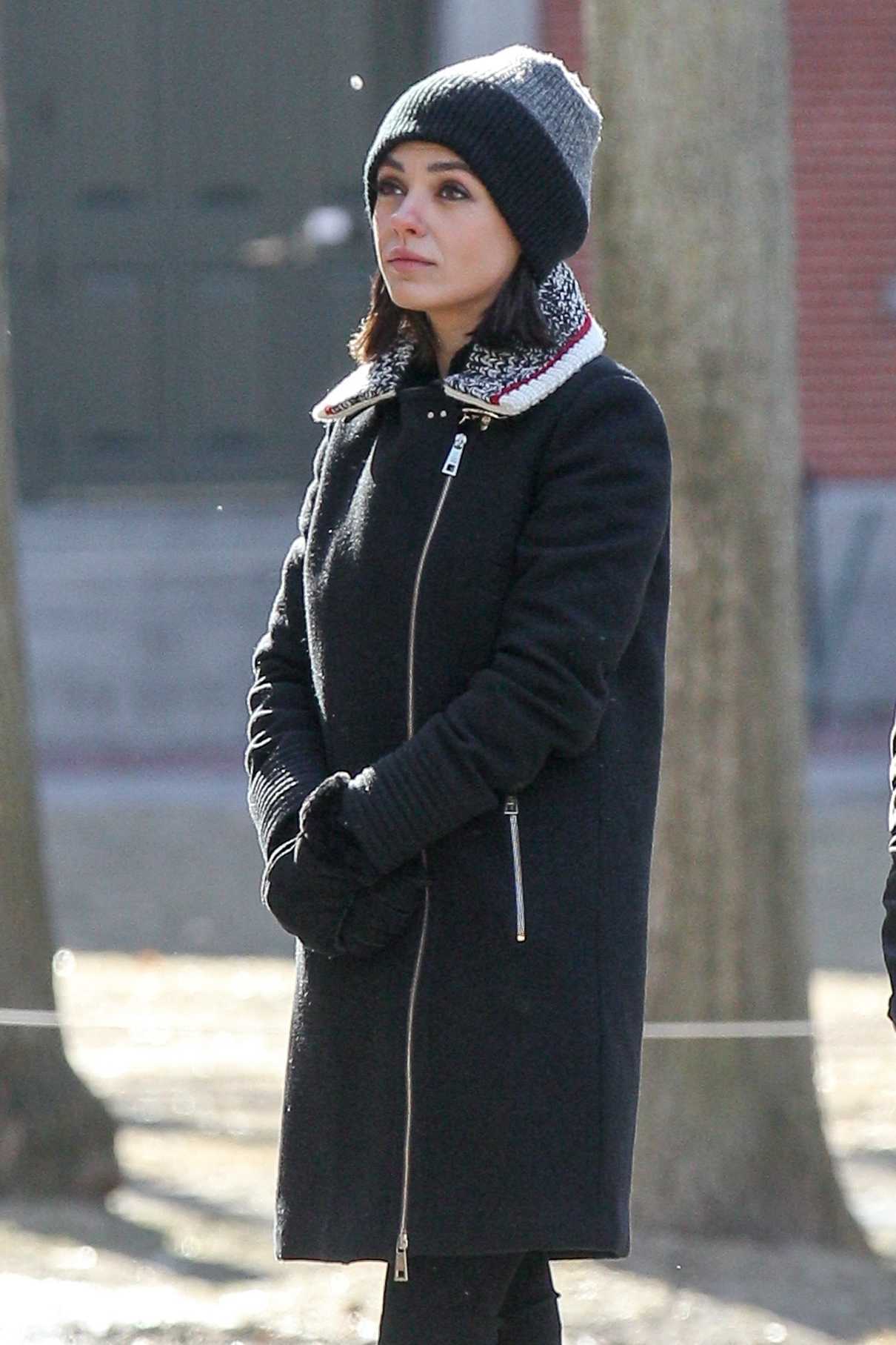 Mila Kunis Gets a Tour of the Harvard Campus in Cambridge 01/25/2018-5