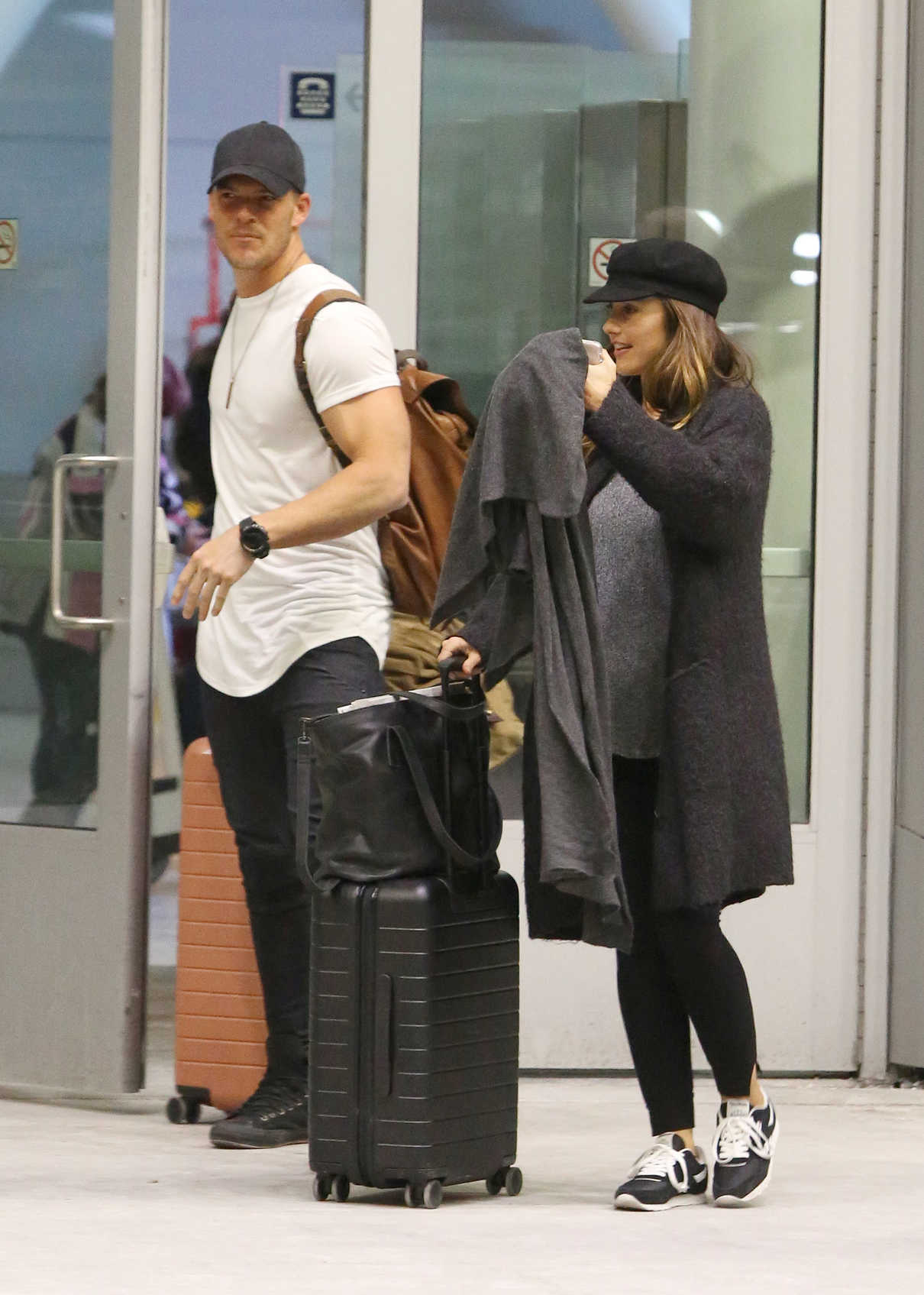 Minka Kelly Was Spotted with Alan Ritchson at Pearson International Airport in Toronto 01/03/2018-3