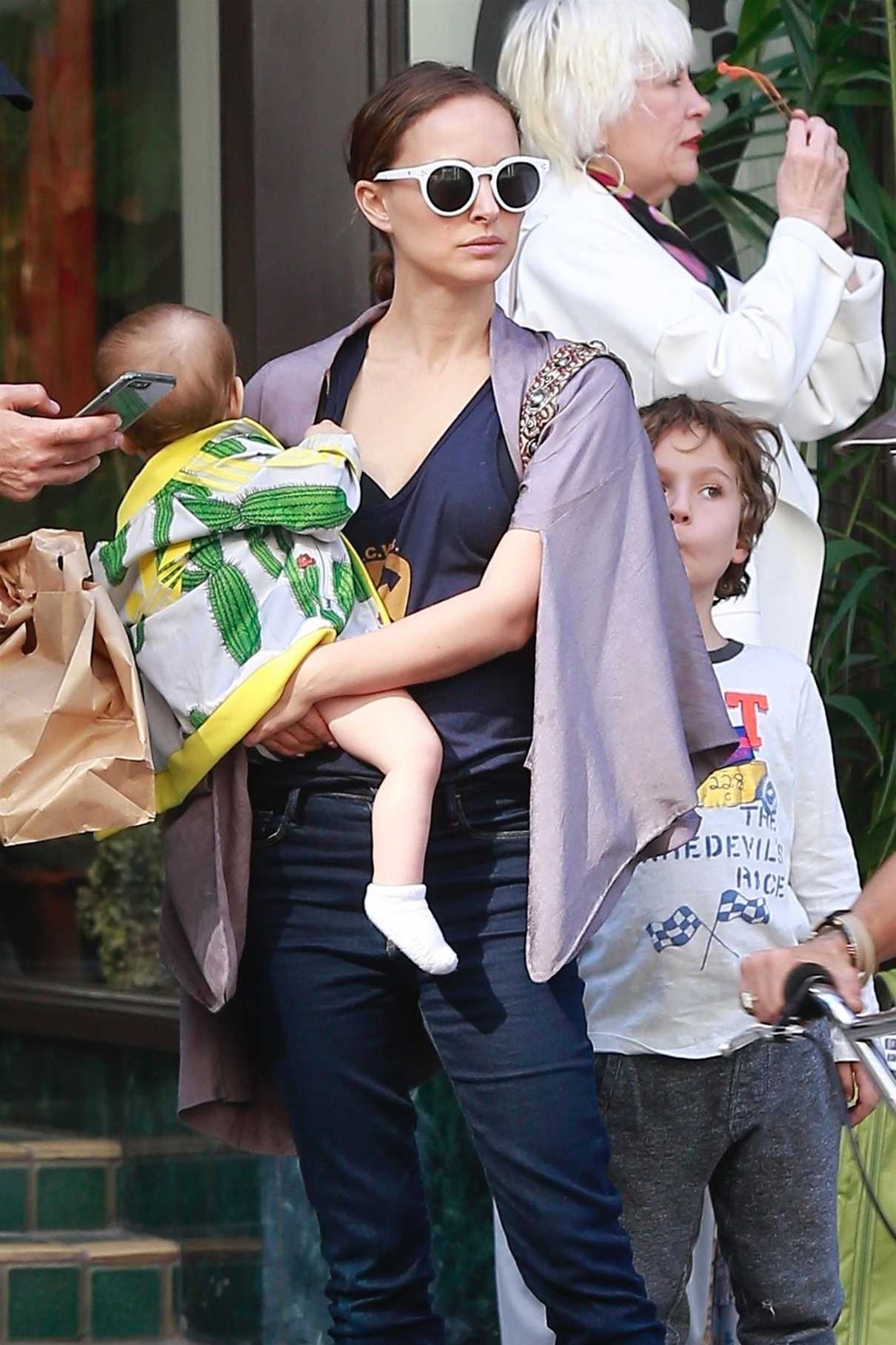 Natalie Portman Heads to Breakfast with Her Family in Downtown Los ...