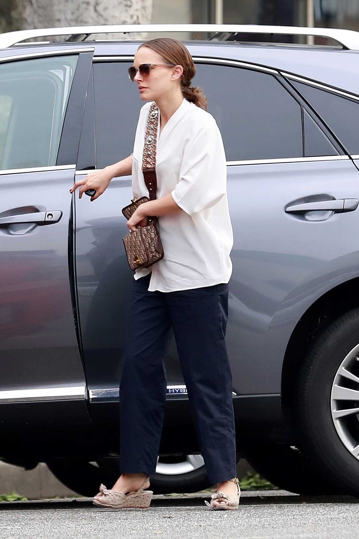 Natalie Portman Visits a Local Bakery in Los Angeles 01/16/2018-4