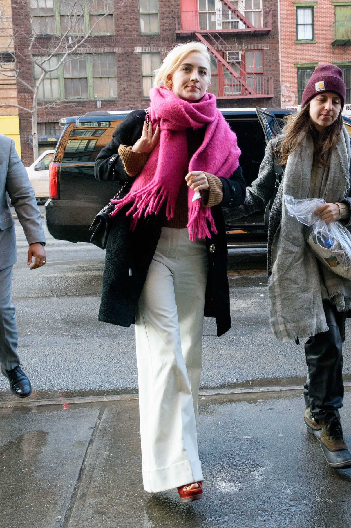 Saoirse Ronan Wears a Pink Scarf and White Pants Out in NYC 01/09/2018-2