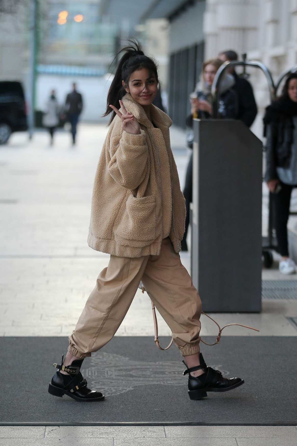 Cindy Kimberly Arrives at Her Hotel in Milan 02/25/2018-5