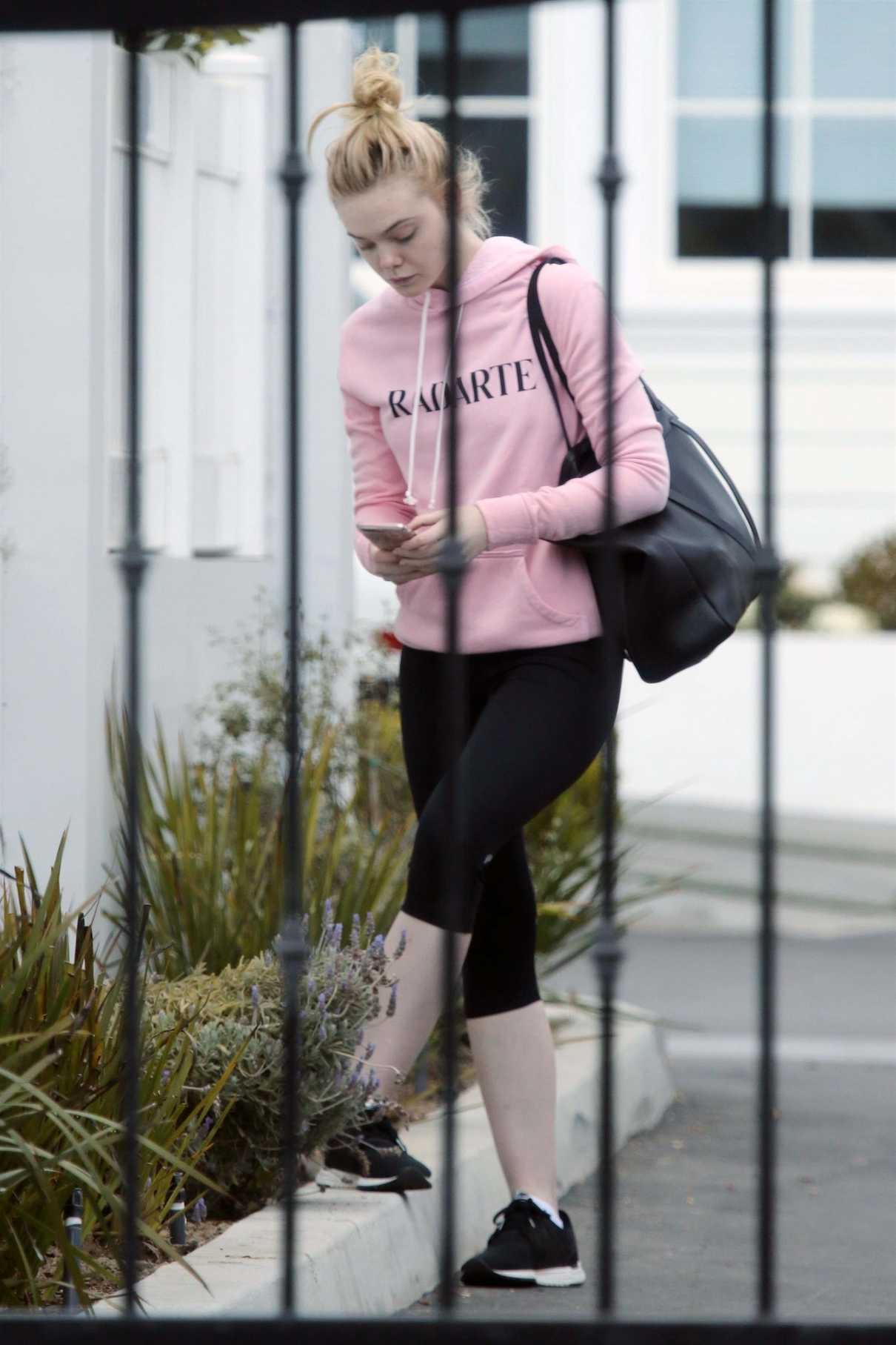 The 19-year-old actress Elle Fanning out for a gym session in Los Angeles.-2