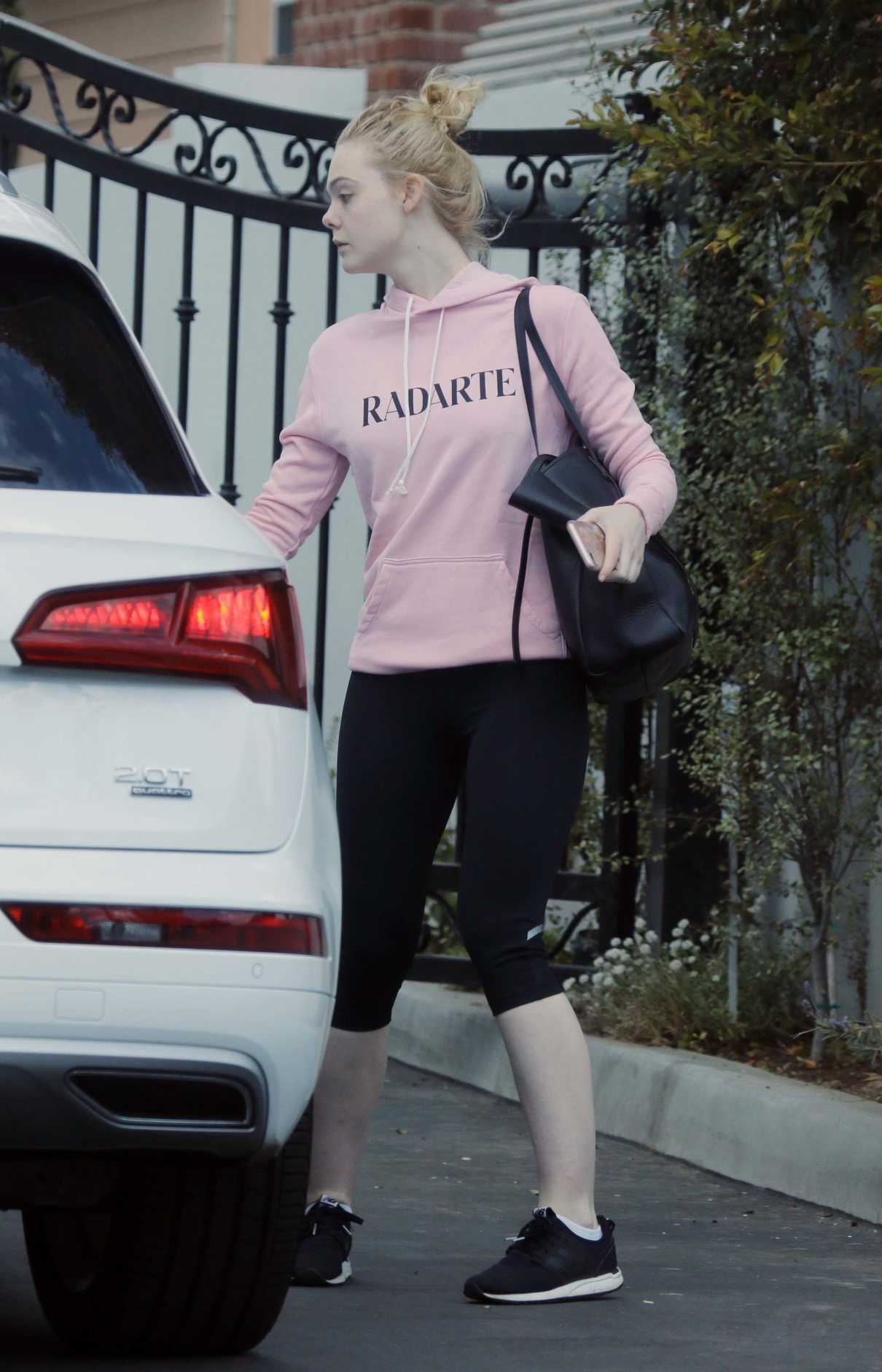 The 19-year-old actress Elle Fanning out for a gym session in Los Angeles.-4