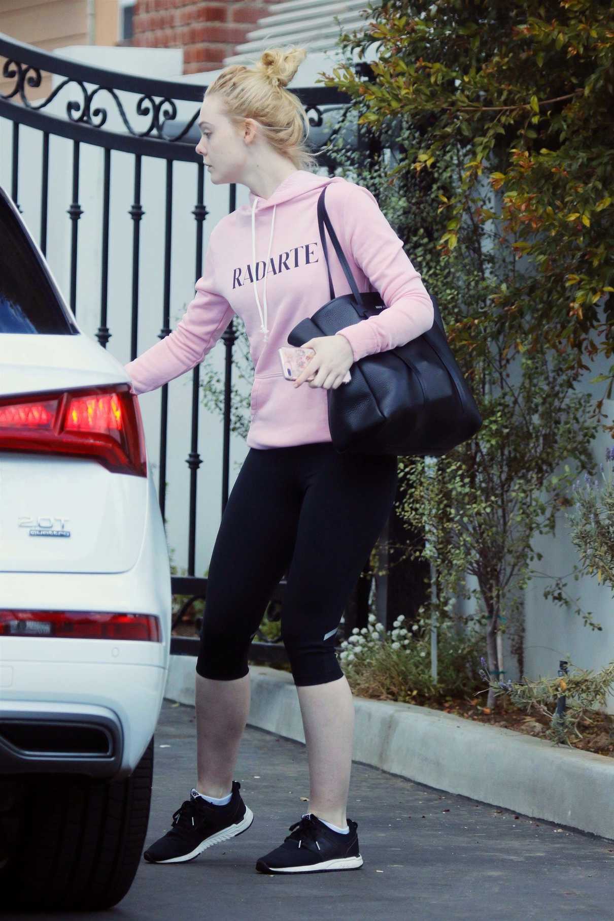 The 19-year-old actress Elle Fanning out for a gym session in Los Angeles.-5
