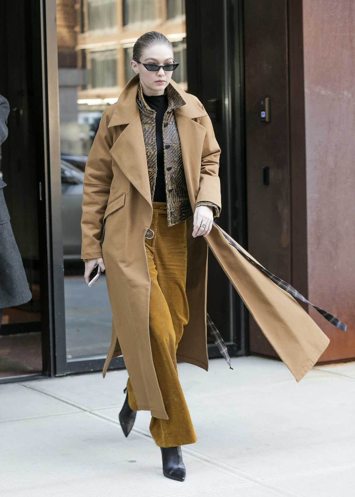 Gigi Hadid Wears a Beige Coat Out in New York City 02/02/2018-2