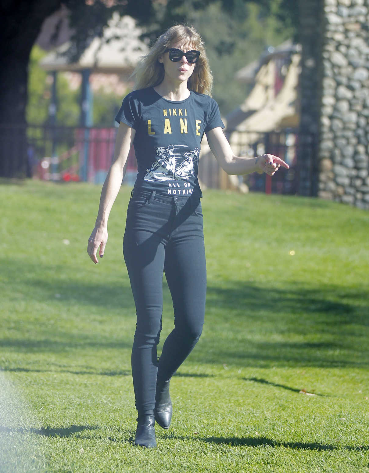 Jaime King Was Spotted at the Park in Beverly Hills 02/04/2018-3