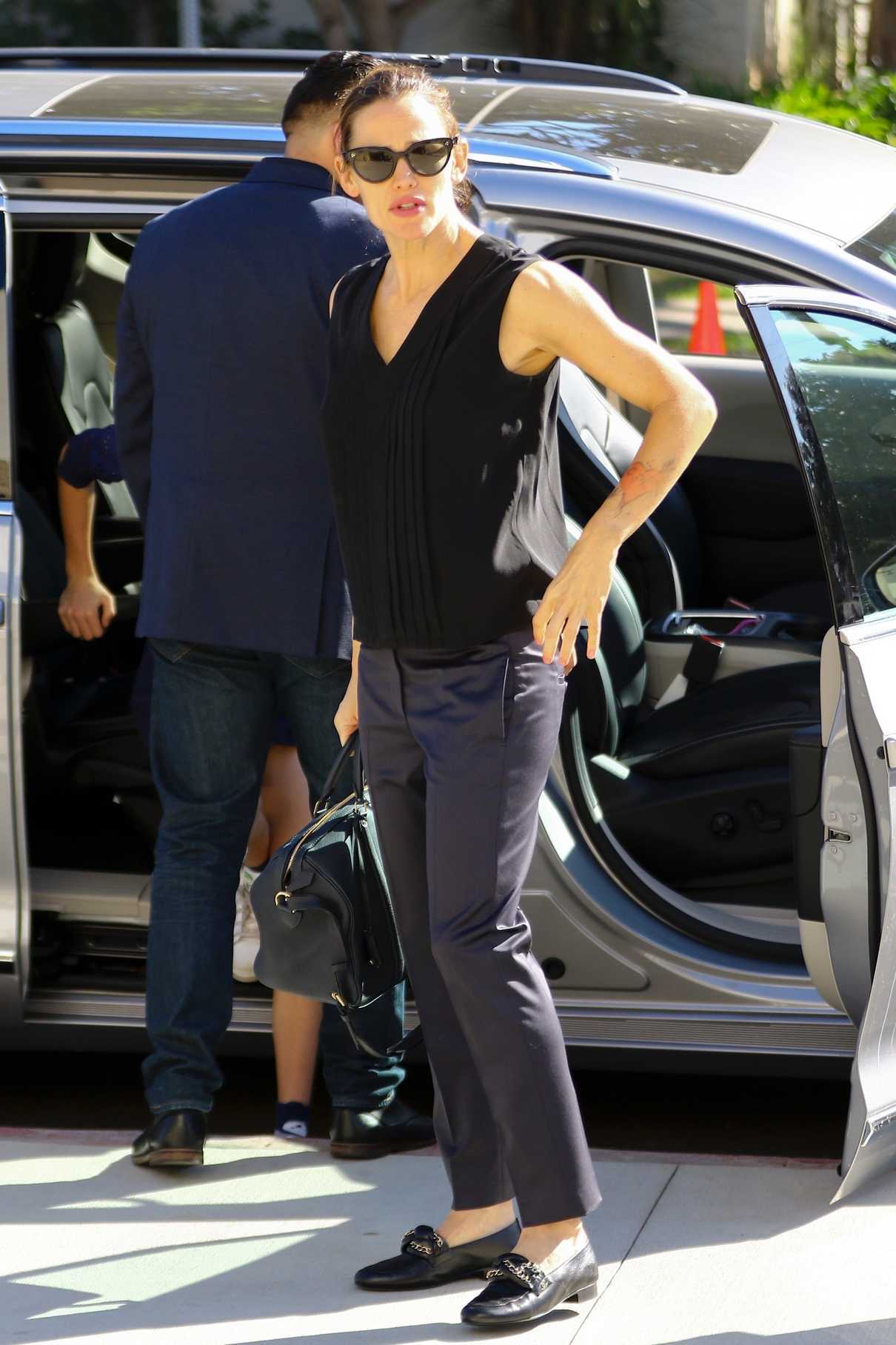 Jennifer Garner Arrives at Church in Los Angeles 02/04/2018-4