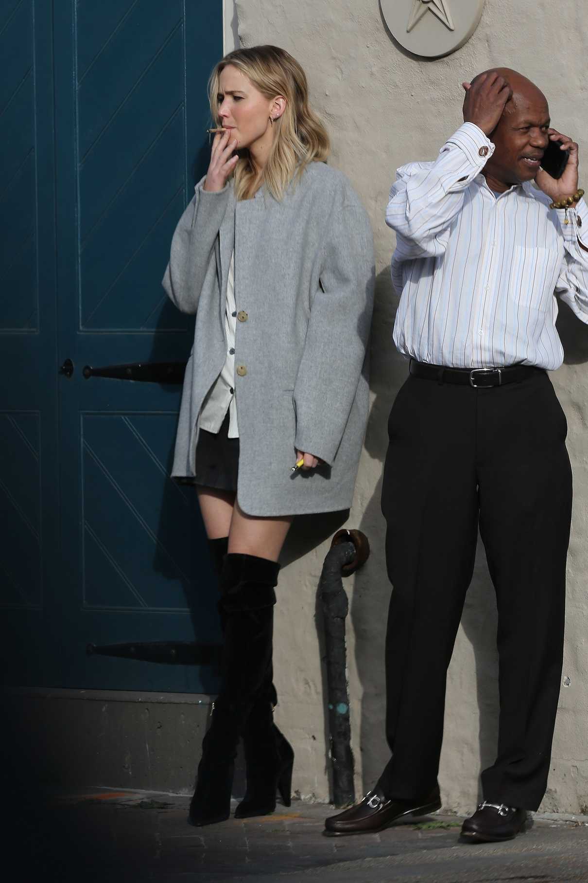 Jennifer Lawrence Smokes After Lunch at Peche in New Orleans 02/02/2018-4