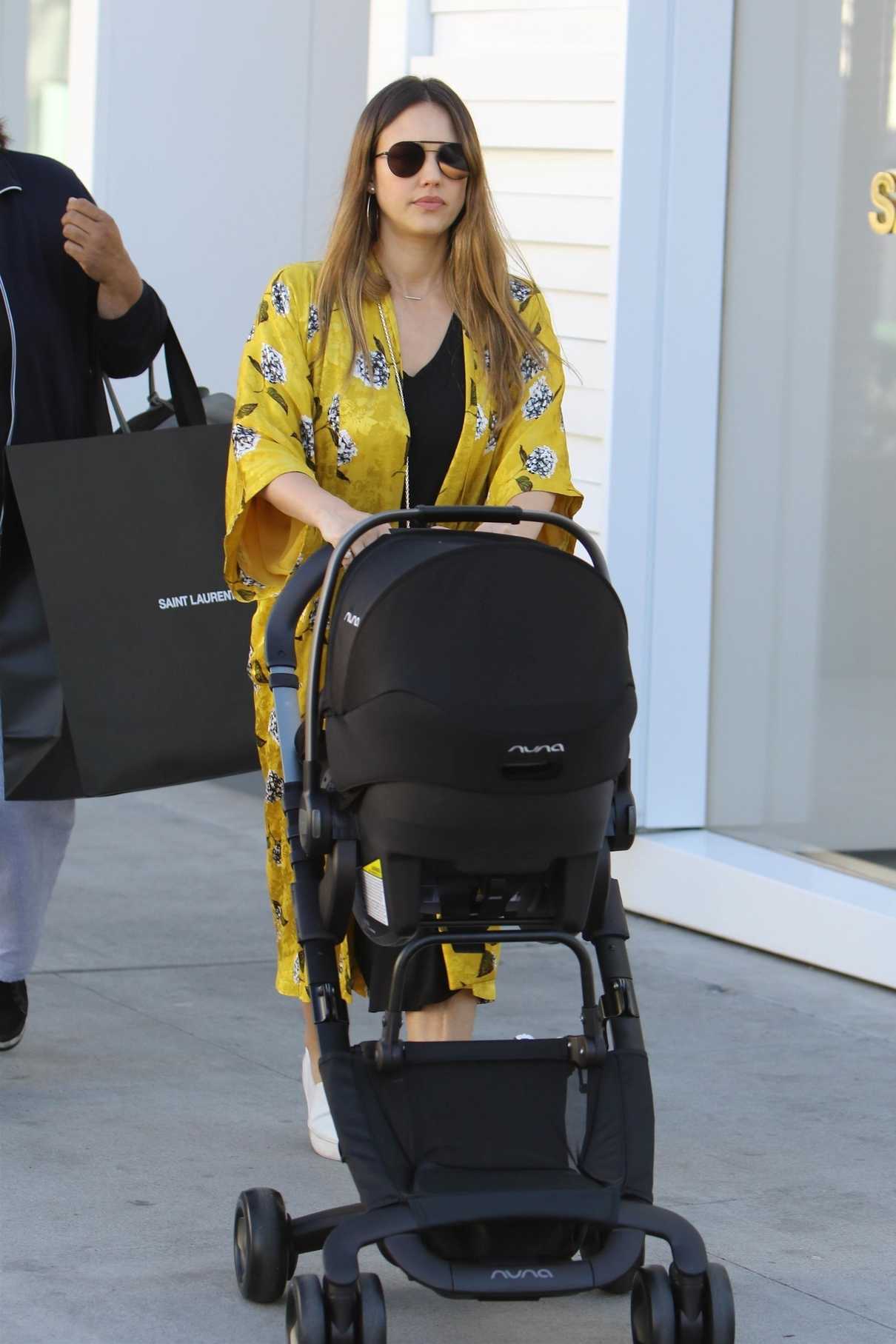 Jessica Alba Out Shopping in Beverly Hills 02/08/2018-4