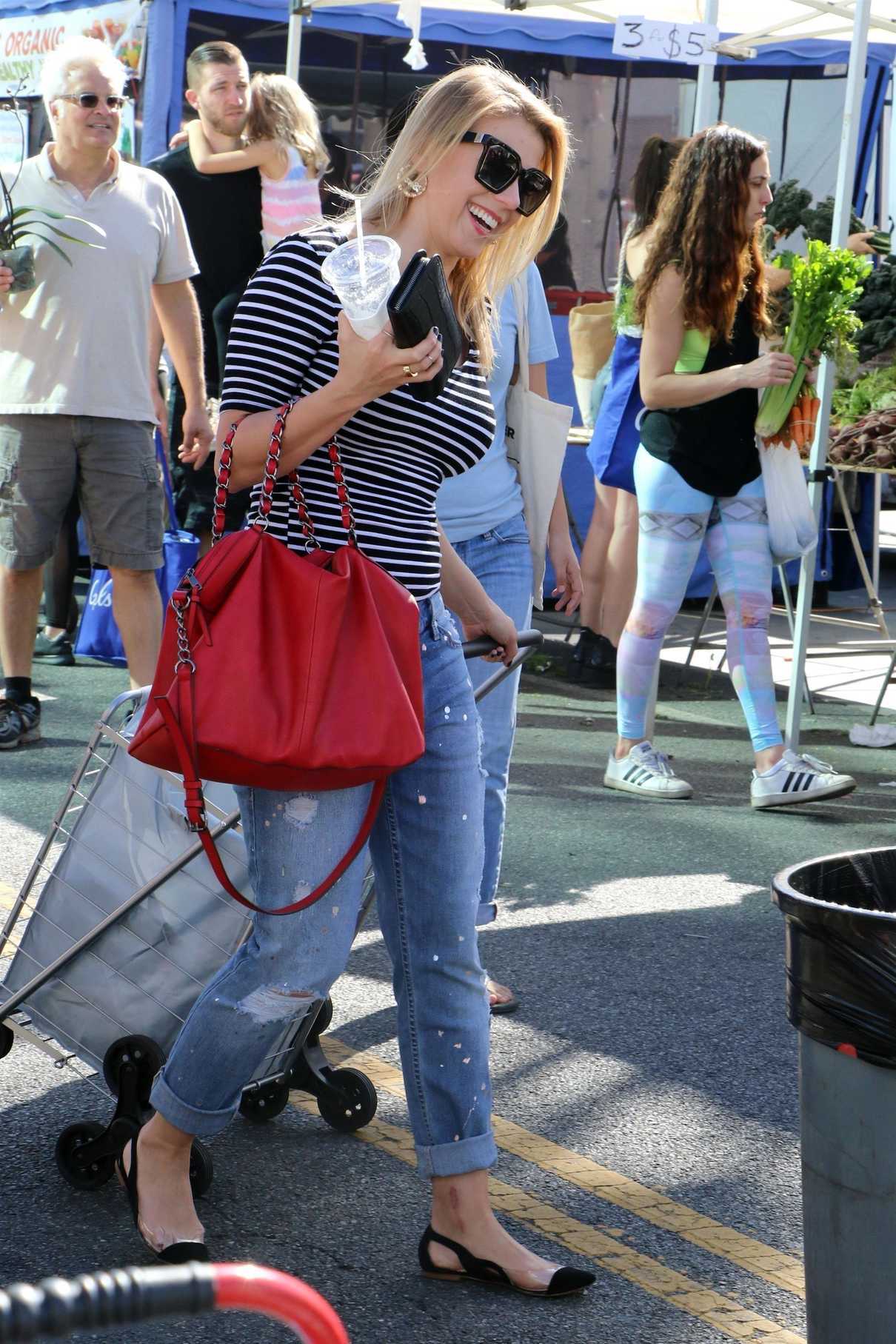 Jodie Sweetin Was Spotted at the Farmers Market in Studio City 02/04/2018-3