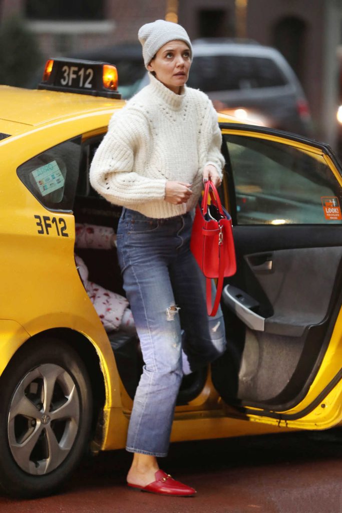 Katie Holmes Heads Out to a Vegetarian Restaurant in NYC 02/26/2018-1