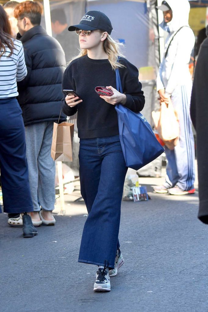 Kiernan Shipka Goes Shopping at a Farmer's Market in LA 02/25/2018-1