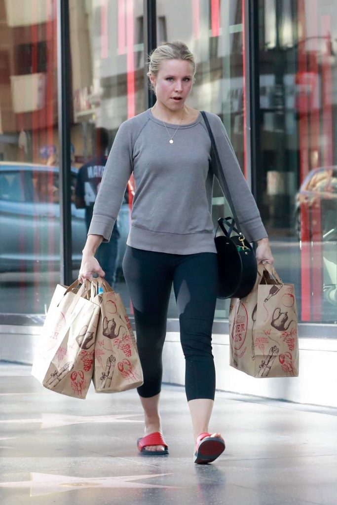 Kristen Bell Goes Some Grocery Shopping in Hollywood 02/17/2018-1