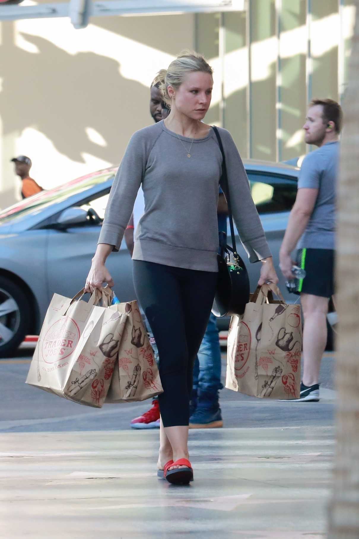 Kristen Bell Goes Some Grocery Shopping in Hollywood 02/17/2018-2