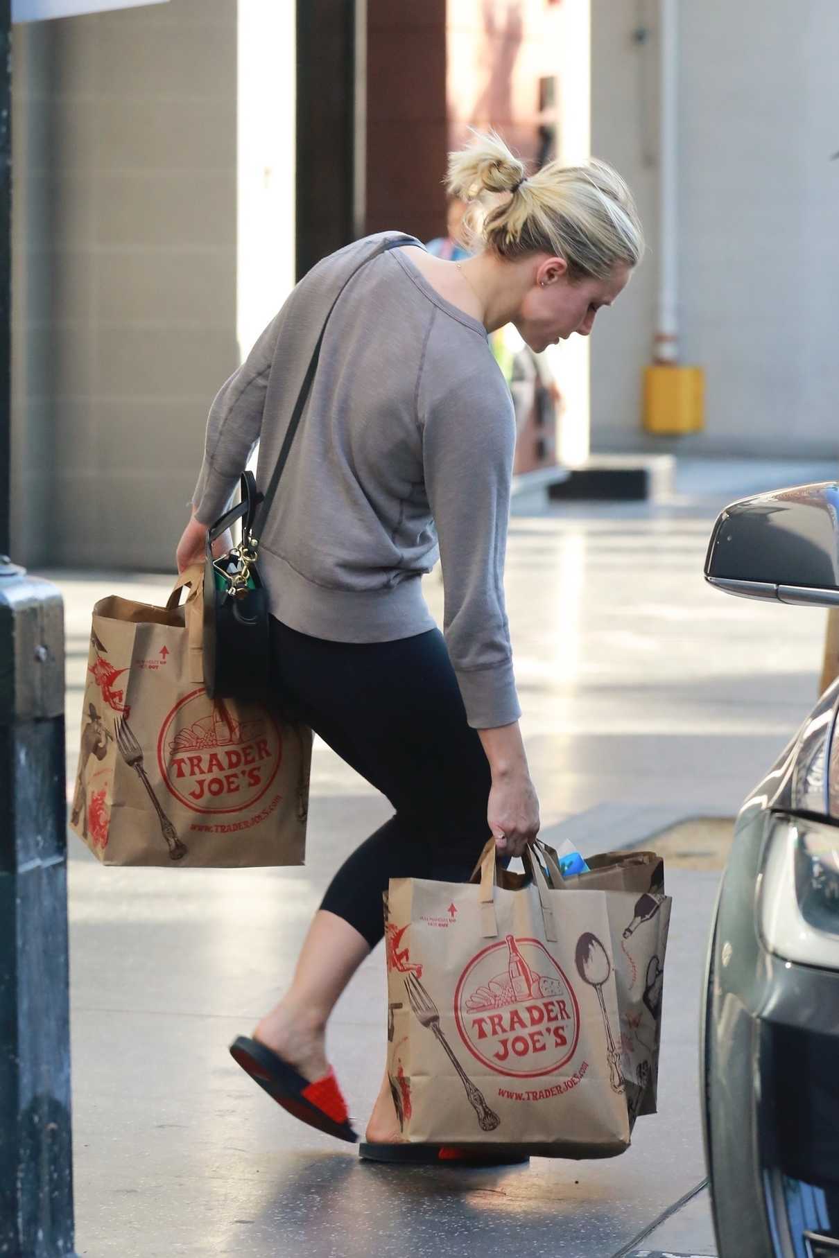 Kristen Bell Goes Some Grocery Shopping in Hollywood 02/17/2018-4