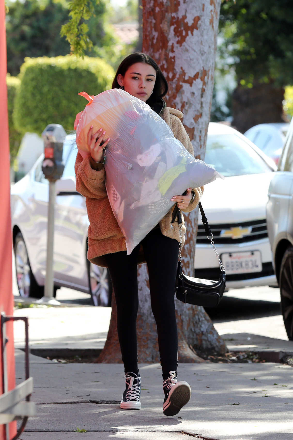 Madison Beer Gives a Big Bag of Clothes Away to Charity in LA 02/20/2018-3