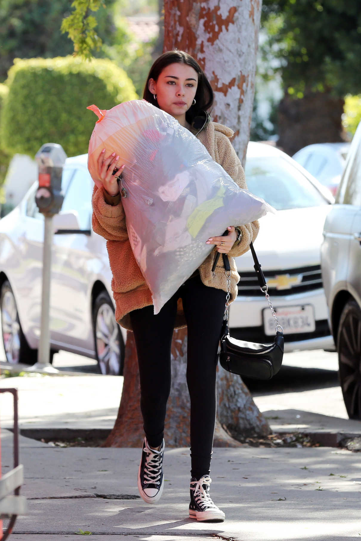 Madison Beer Gives a Big Bag of Clothes Away to Charity in LA 02/20/2018-4