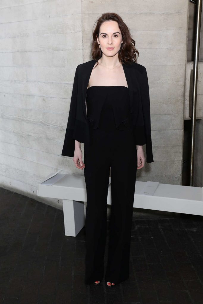 Michelle Dockery Attends the Roland Mouret Show During London Fashion Week in London 02/17/2018-1
