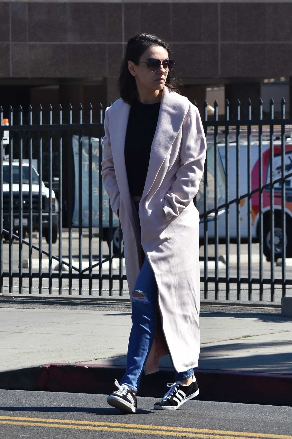 Mila Kunis Leaves a Hair Salon in Los Angeles 02/23/2018-3