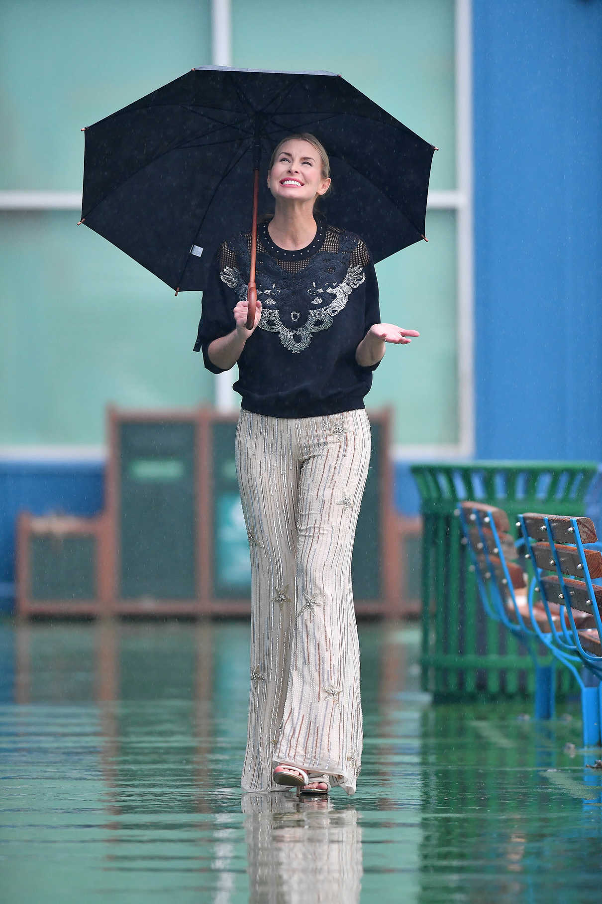 Niki Taylor Gets Caught in the Rain in New York City 02/10/2018-3