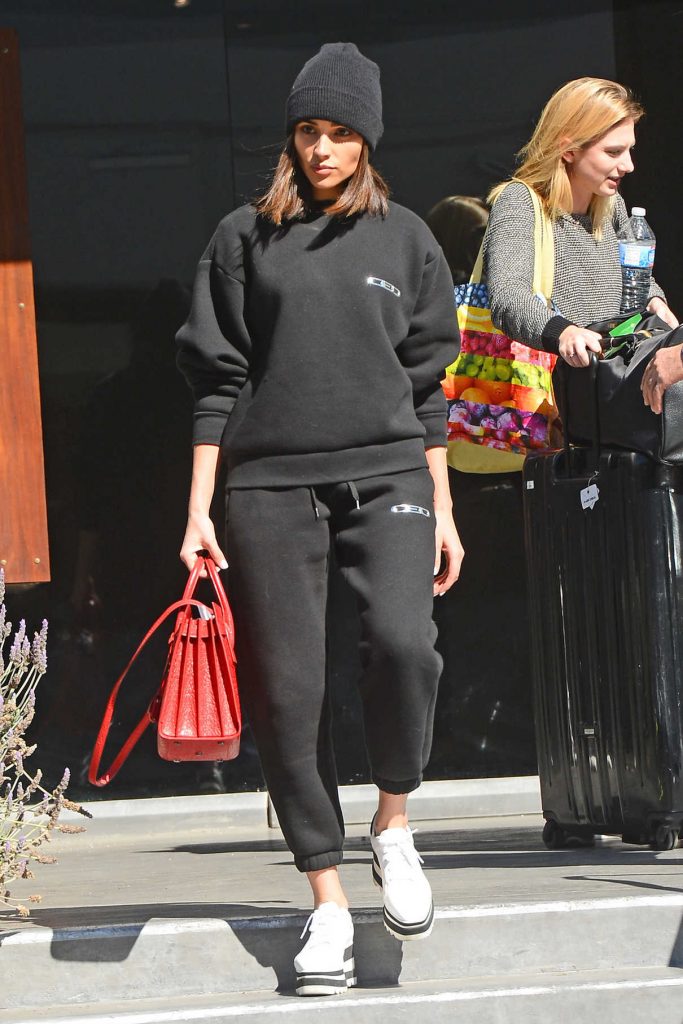 Olivia Culpo Was Spotted with Her Luggage in LA 02/20/2018-1