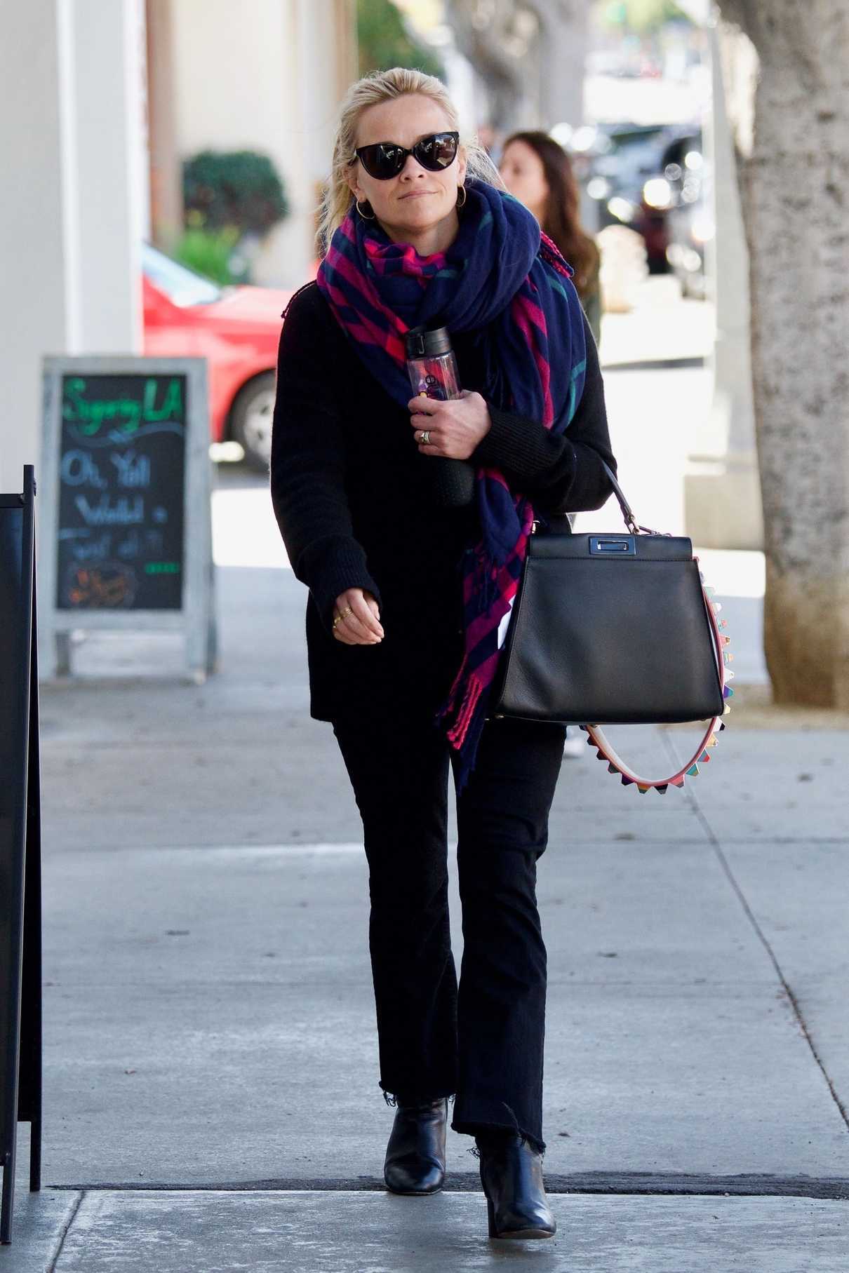Reese Witherspoon Goes Shopping in Santa Monica 02/27/2018-3