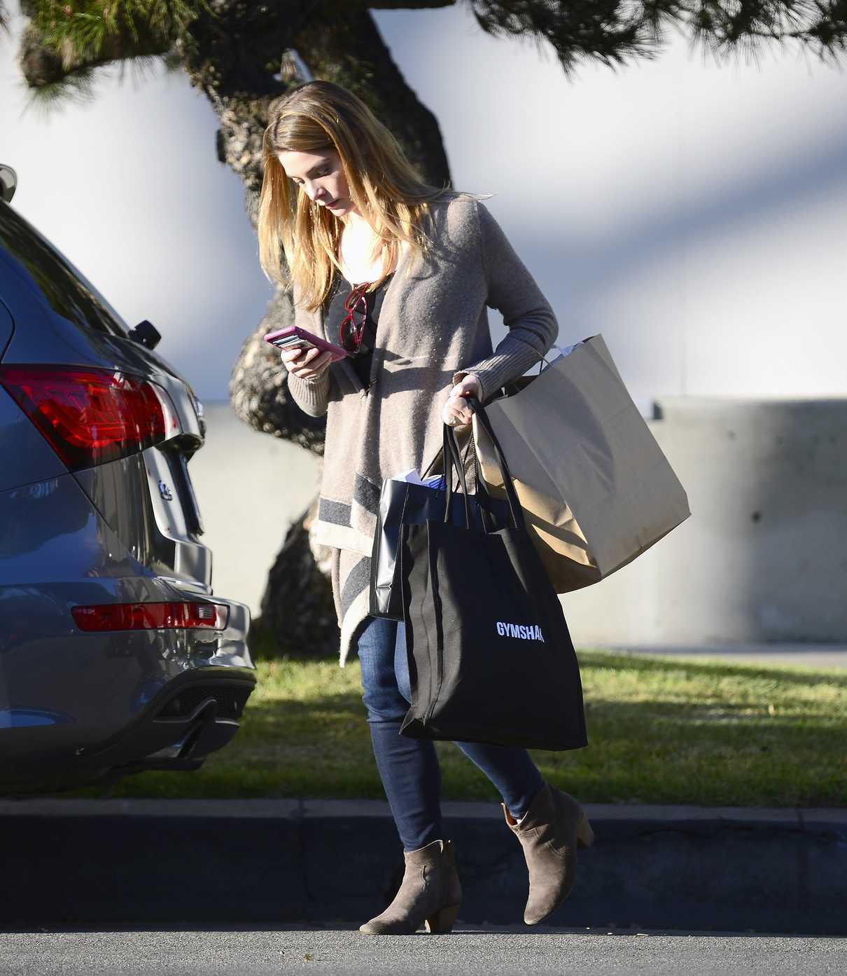 Ashley Greene Returns to Her Car After a Shopping Trip in LA 03/01/2018-3