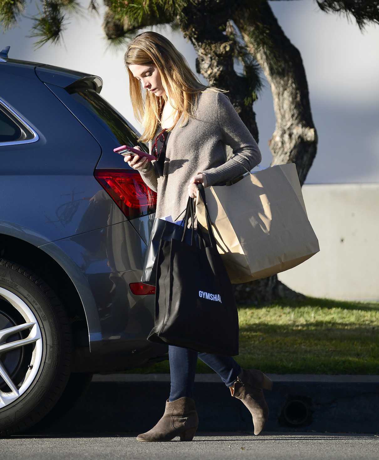 Ashley Greene Returns to Her Car After a Shopping Trip in LA 03/01/2018-5