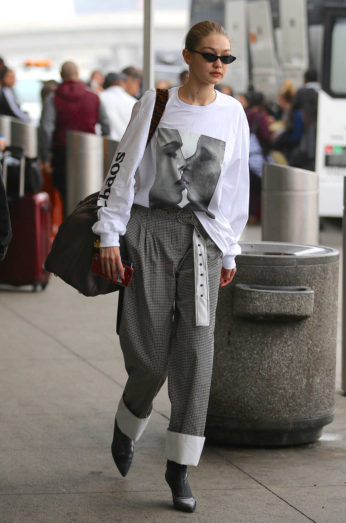 Gigi Hadid Arrives at JFK Airport in NYC 03/29/2018-2
