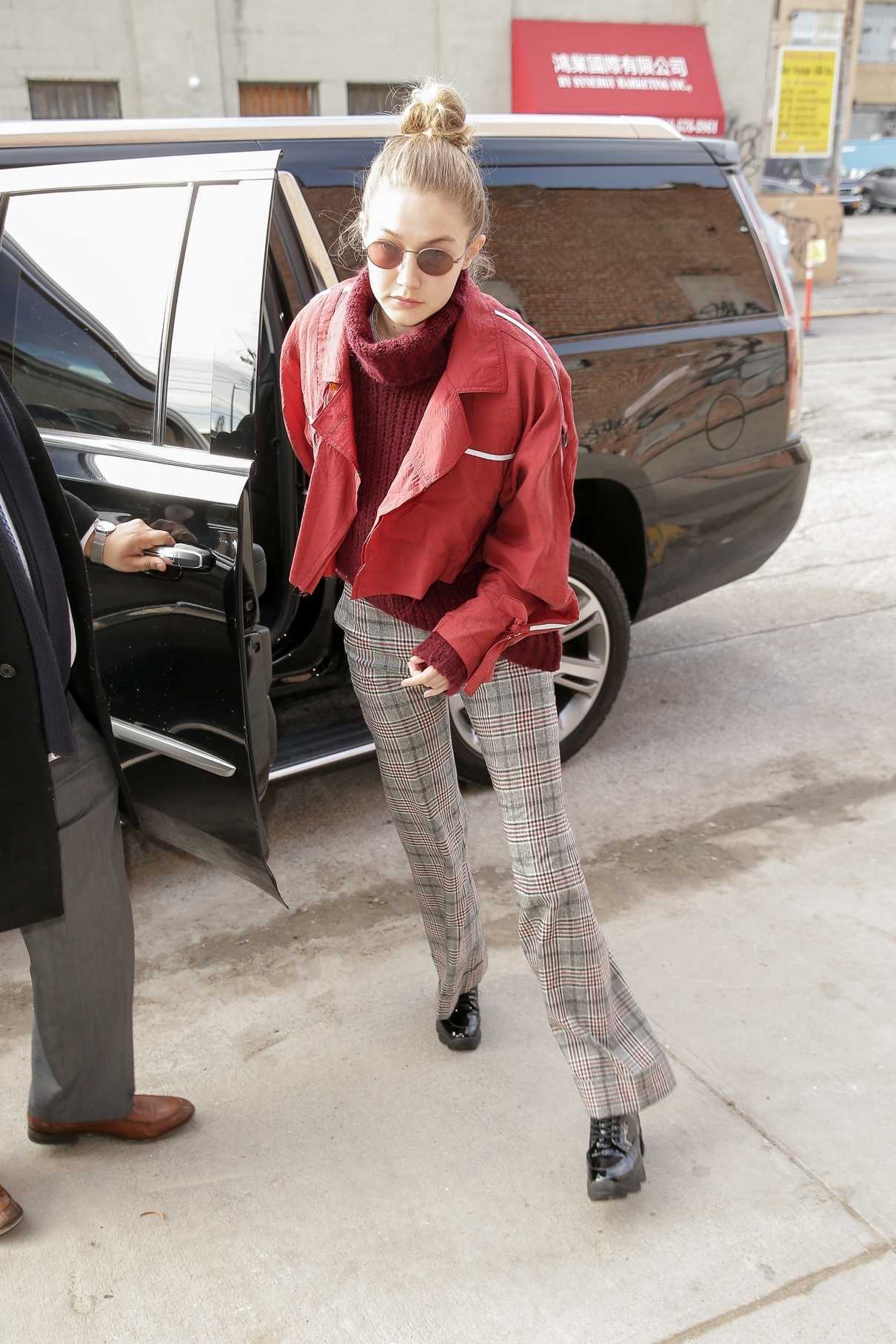 Gigi Hadid Arrives Back to Her Apartment in New York City 03/15/2018-2