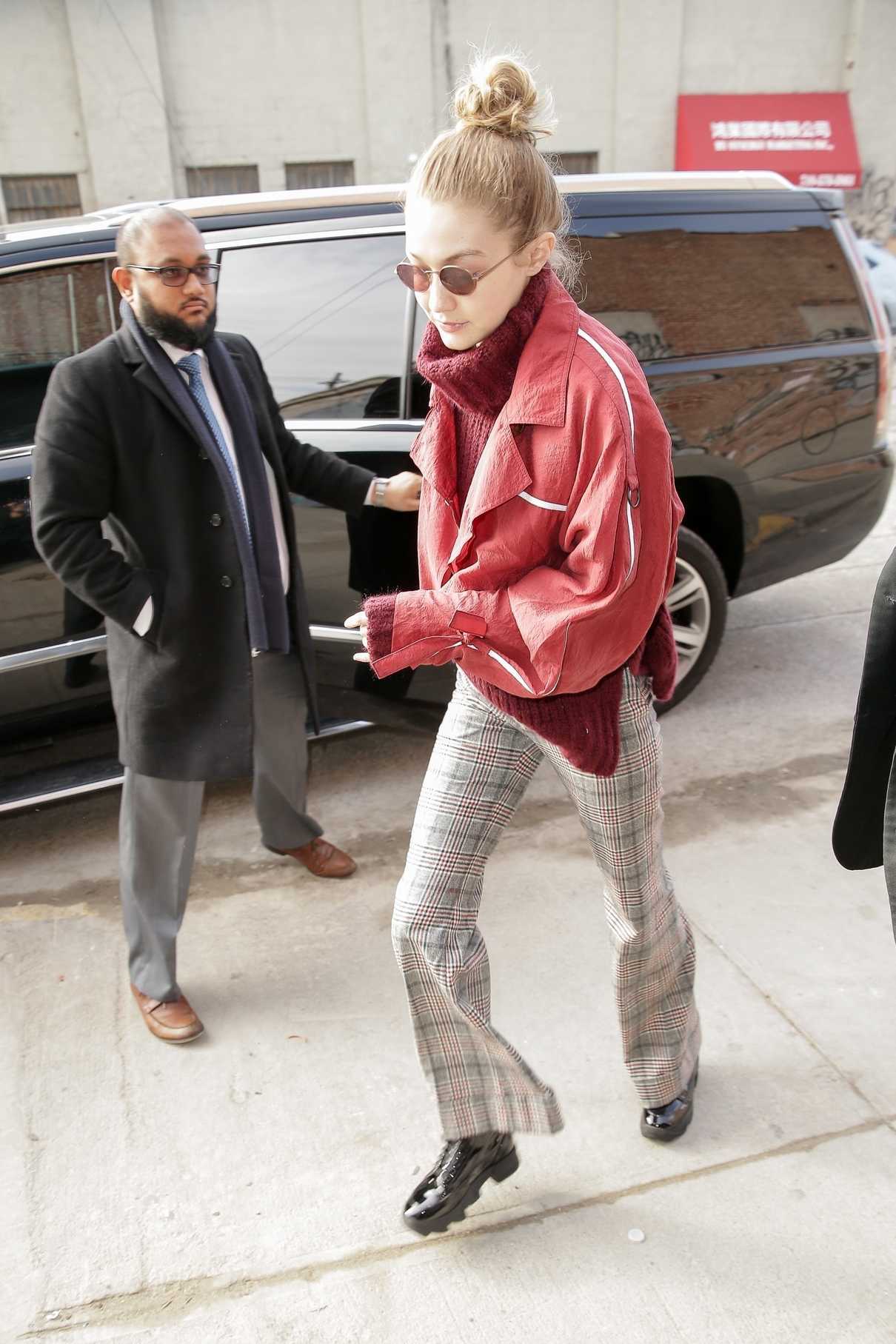Gigi Hadid Arrives Back to Her Apartment in New York City 03/15/2018-3
