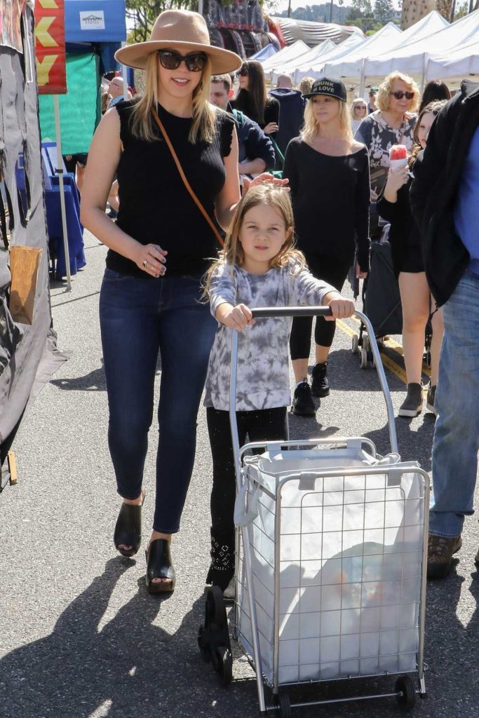 Jodie Sweetin Was Seen at the Farmers Market in Studio City 03/25/2018-1