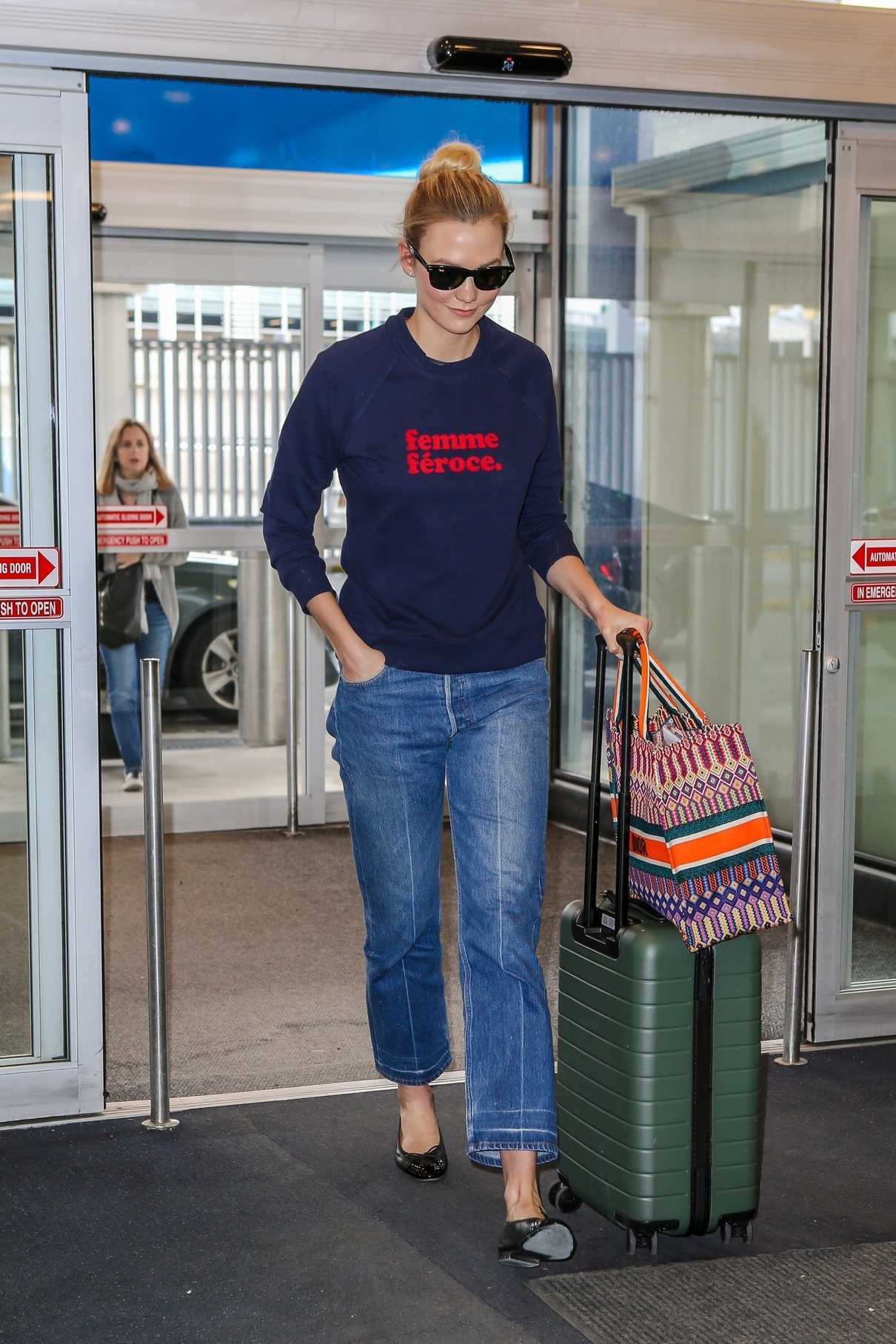 Karlie Kloss Was Spotted at JFK Airport in NYC 03/16/2018-3